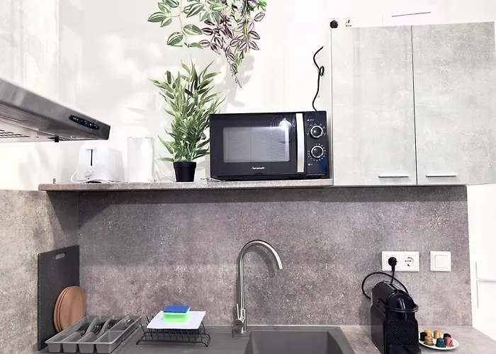 Appartement 3 Bedroom Near Train Station