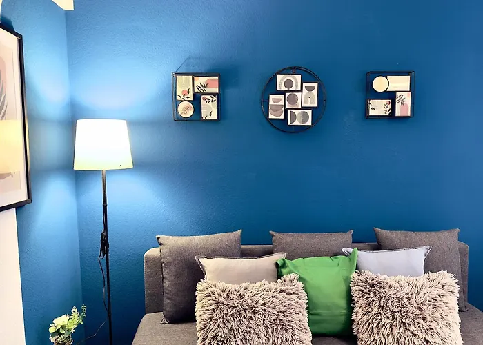 Appartement 3 Bedroom Near Train Station *