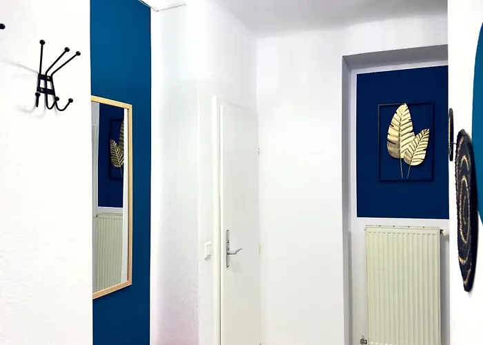 3 Bedroom Near Train Station Appartement *