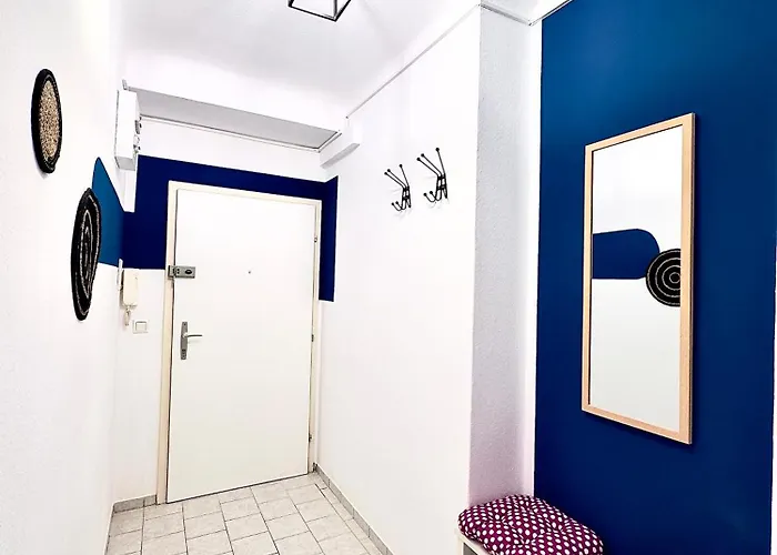 3 Bedroom Near Train Station Appartement *