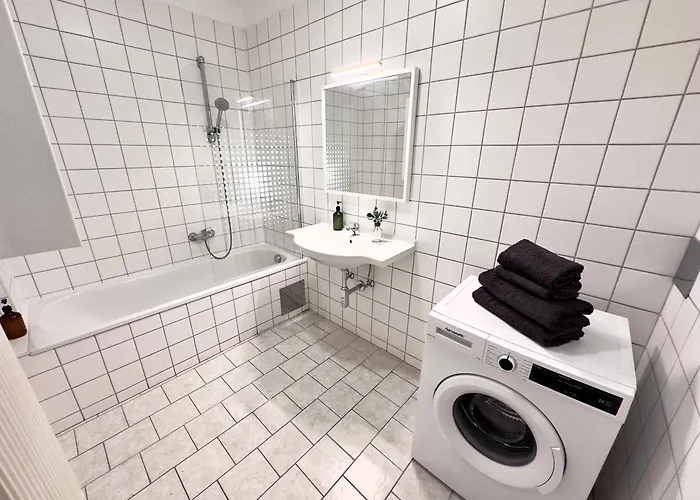 Appartement 3 Bedroom Near Train Station *